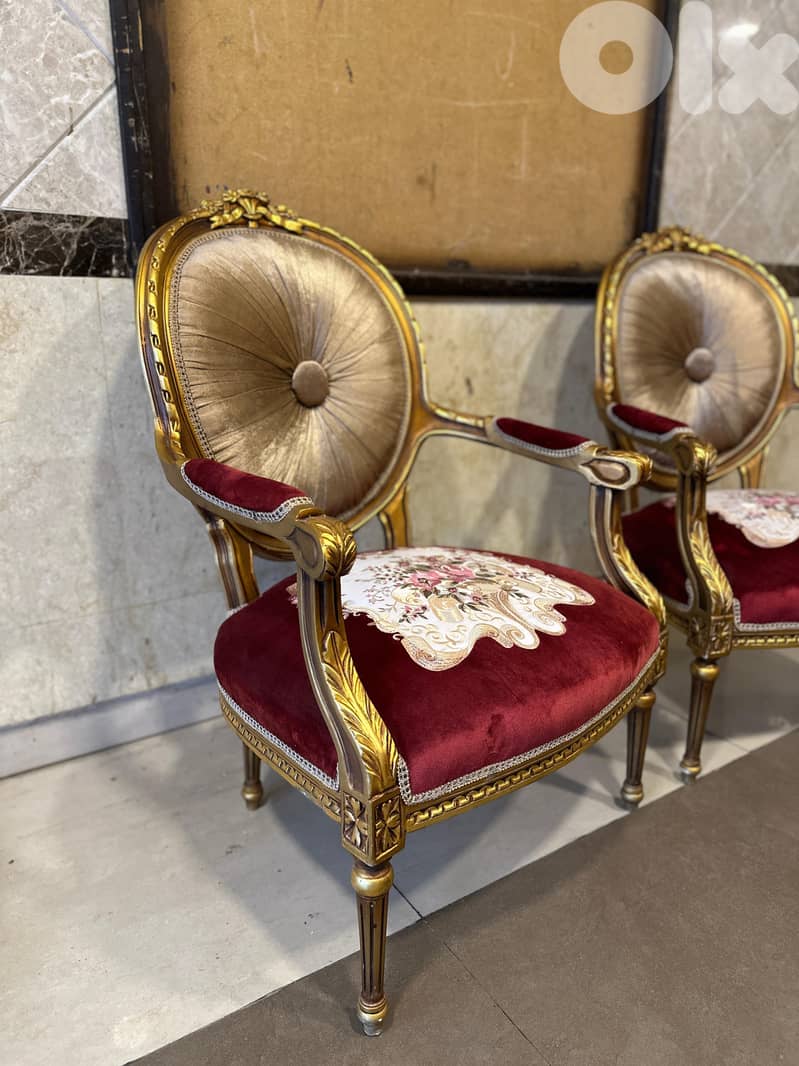 طقم كنبايات ستيل حفر خشب زان مصري ملبس ورق دهب خمس قطع وطاولة 8