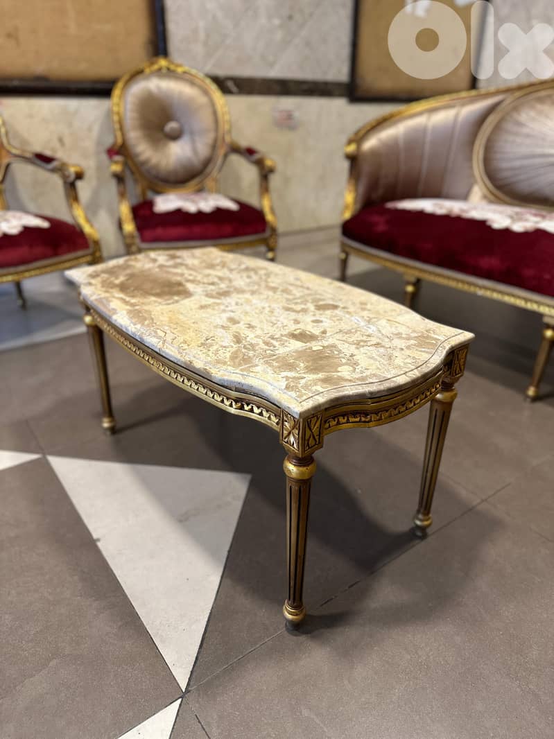 طقم كنبايات ستيل حفر خشب زان مصري ملبس ورق دهب خمس قطع وطاولة 9