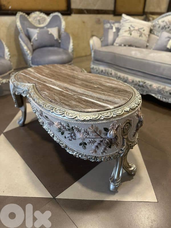 طقم كنبايات ملكي حفر خشب زان جديد ست قطع وطاولة 2