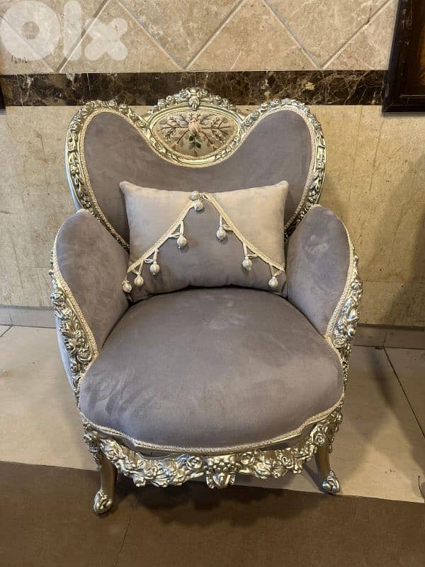 طقم كنبايات ملكي حفر خشب زان جديد ست قطع وطاولة 3