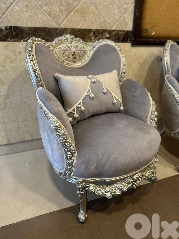 طقم كنبايات ملكي حفر خشب زان جديد ست قطع وطاولة 4