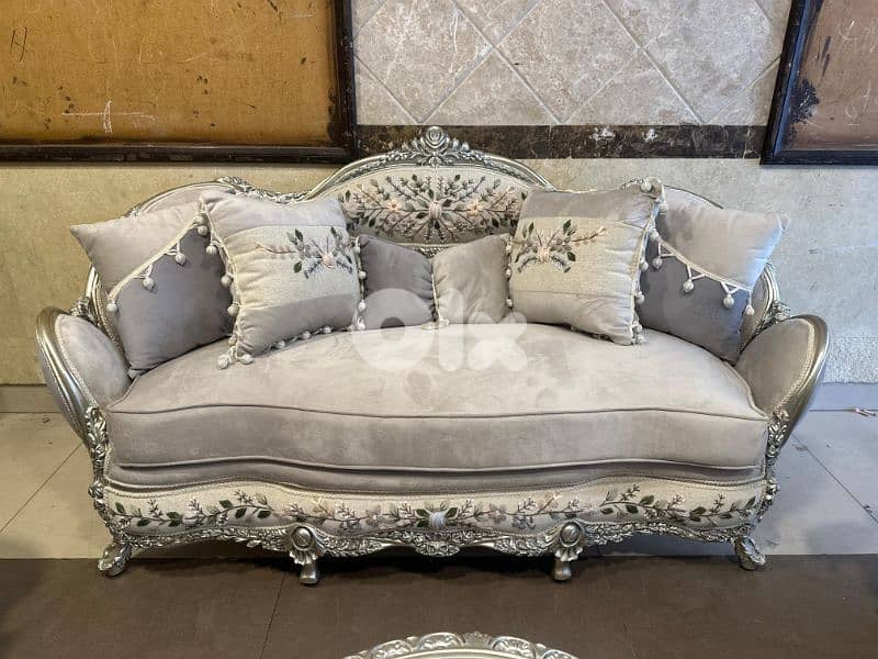 طقم كنبايات ملكي حفر خشب زان مصري جديد ست قطع وطاولة قماش وردة 1