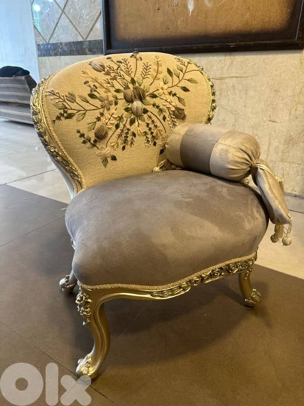 طقم كنبايات ملكي حفر خشب زان مصري جديد ست قطع وطاولة قماش وردة 3