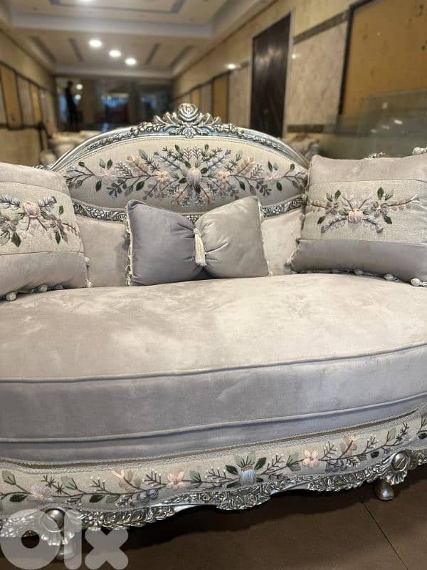 طقم كنبايات ملكي حفر خشب زان مصري جديد ست قطع وطاولة قماش وردة 14