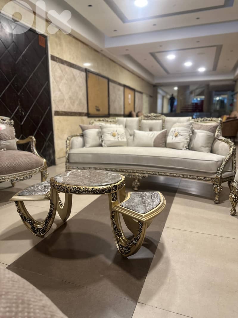 طقم كنبايات مصري حفر خشب زان جديد خمس قطع وطاولة قماش وردة 3