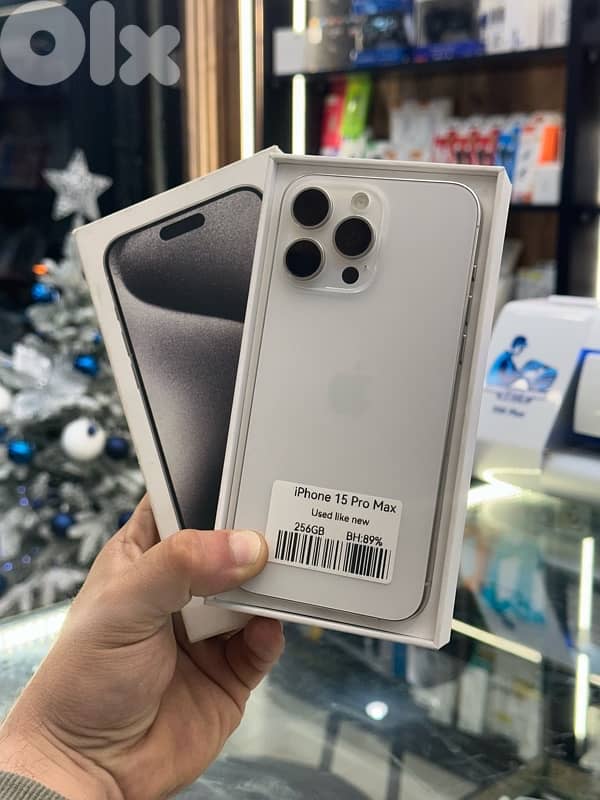 iPhone 15 Pro Max 256GB used like new battery 89% 1