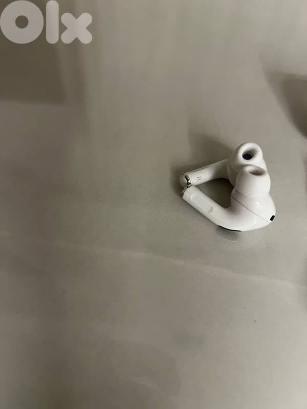 Apple airpods generation 2 pro earpieces left and right only 1