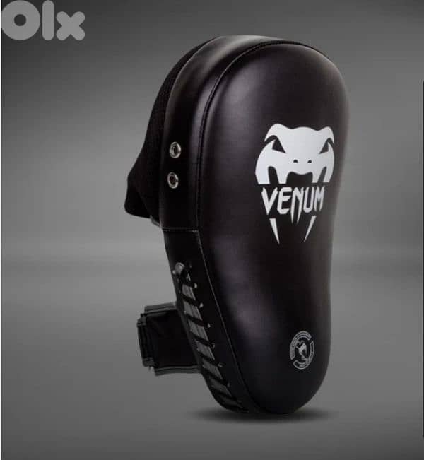 Venum Focus Mitts 1