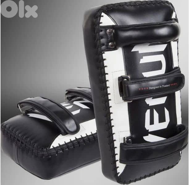 Venum Kick Pads 1