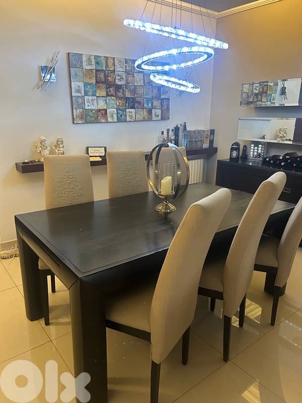 للبيع طولة سفرة مع كراسي مستعملة 1