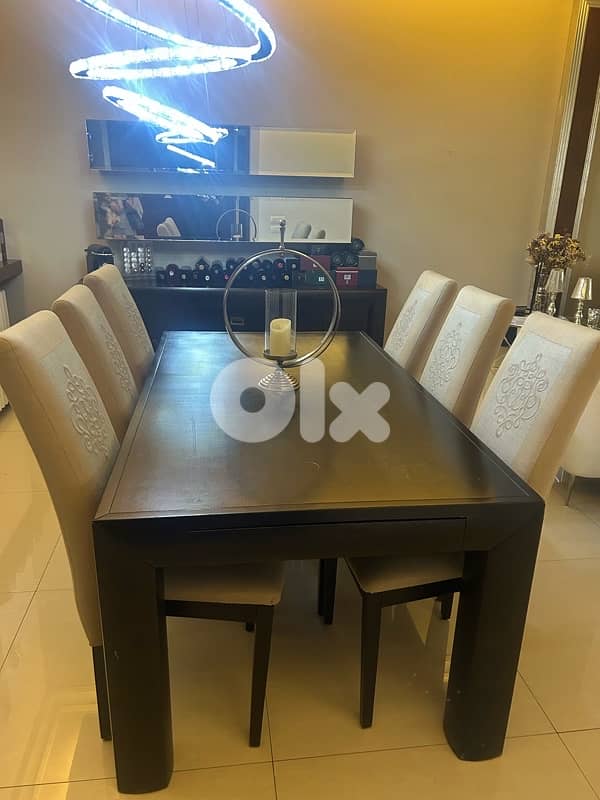 للبيع طولة سفرة مع كراسي مستعملة 2