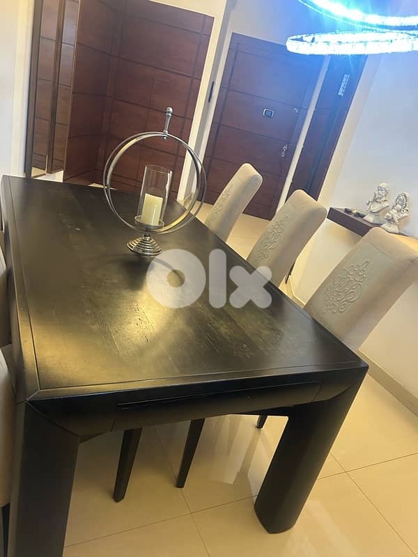 للبيع طولة سفرة مع كراسي مستعملة 3