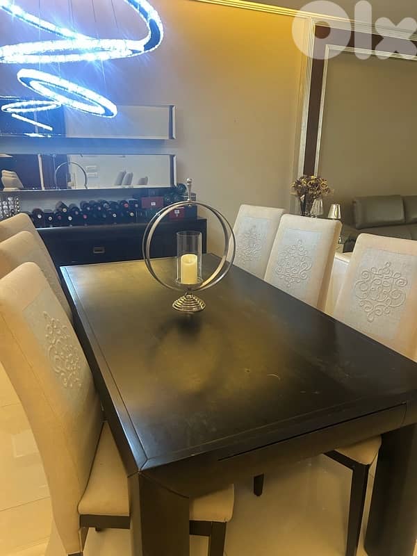 للبيع طولة سفرة مع كراسي مستعملة 4