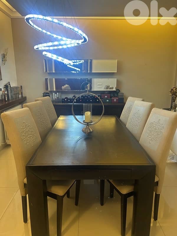 للبيع طولة سفرة مع كراسي مستعملة 5