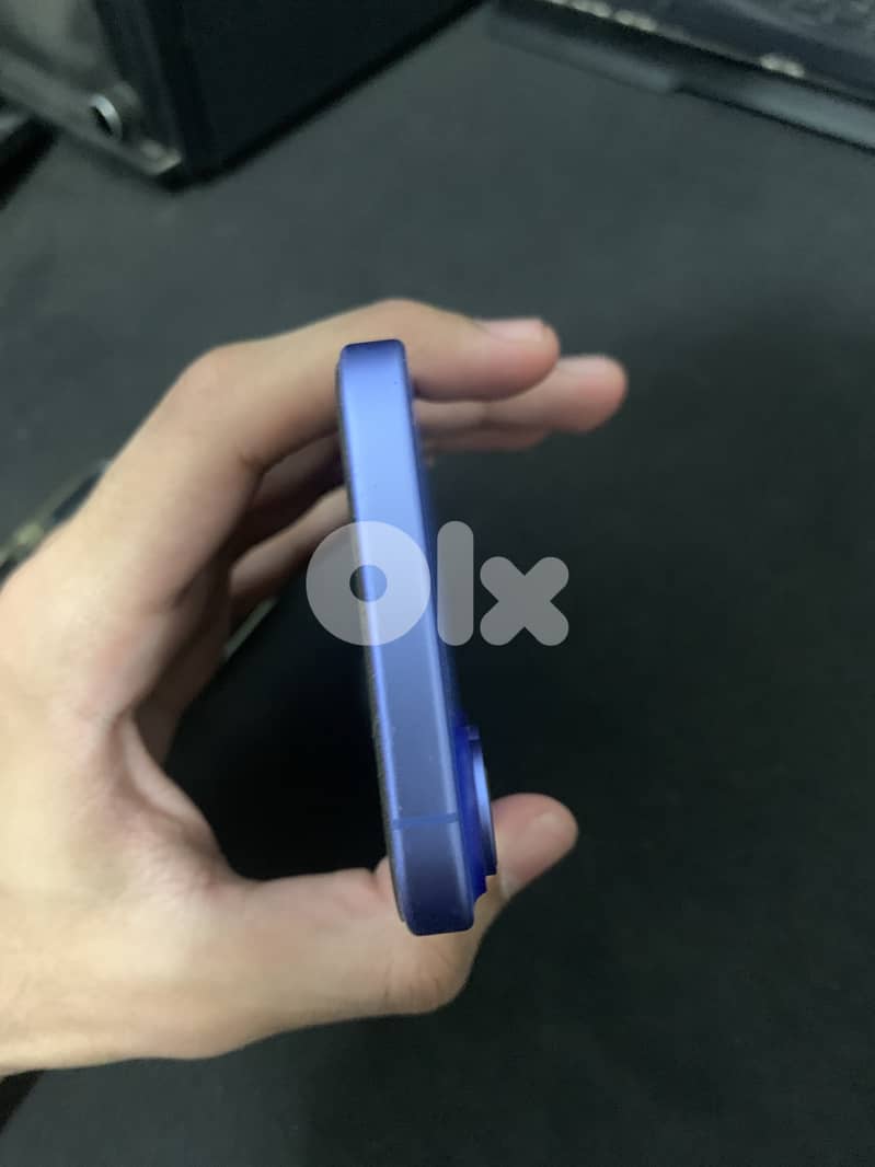 iPhone 16 0 scratch 7