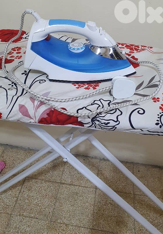 مكواية بخارية ماركة SHARP مستعمل قليل جداً شبه جديد بيروت اشرفية ٢٥ $ 3