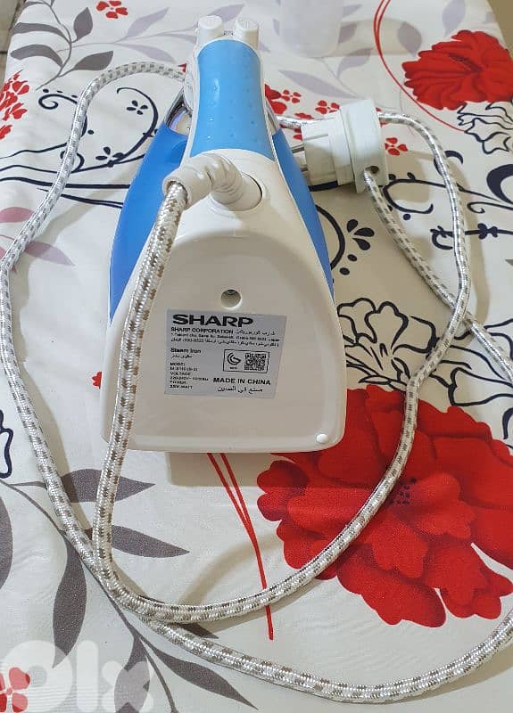 مكواية بخارية ماركة SHARP مستعمل قليل جداً شبه جديد بيروت اشرفية ٢٥ $ 4