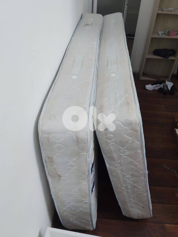 فرشات حالي جيده جدا 60cm x195cm  2 فرشات مفرد ونص 0