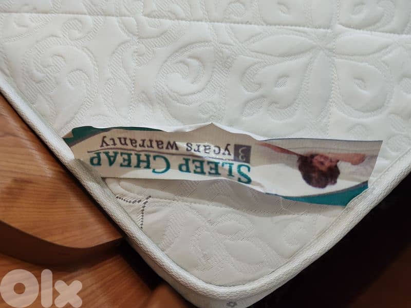 فرشات حالي جيده جدا 60cm x195cm  2 فرشات مفرد ونص 8