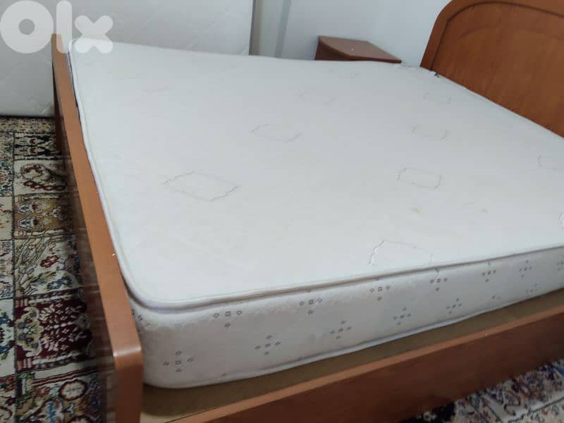 فرشات حالي جيده جدا 60cm x195cm  2 فرشات مفرد ونص 9