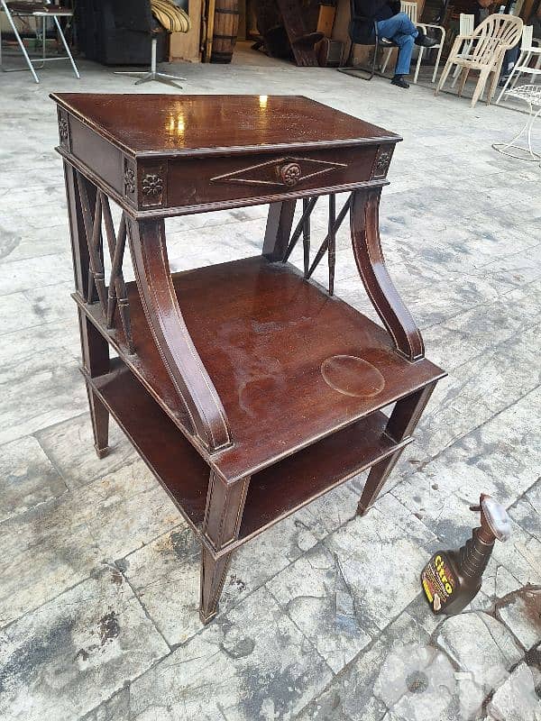 طاولة انجليزية انتيك مميزة ناعمة جدا 0