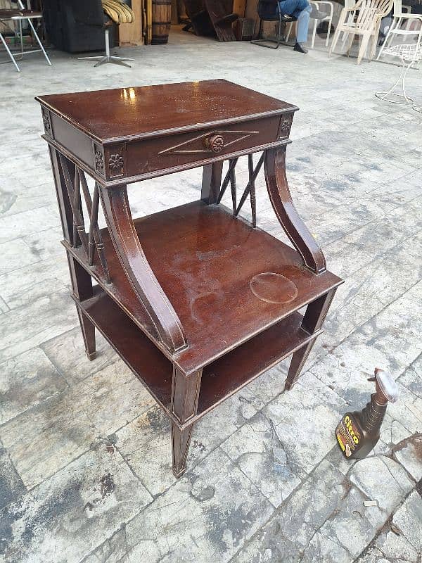 طاولة انجليزية انتيك مميزة ناعمة جدا 1