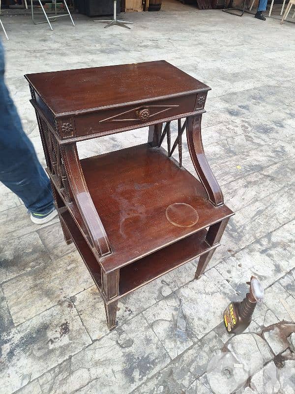 طاولة انجليزية انتيك مميزة ناعمة جدا 2