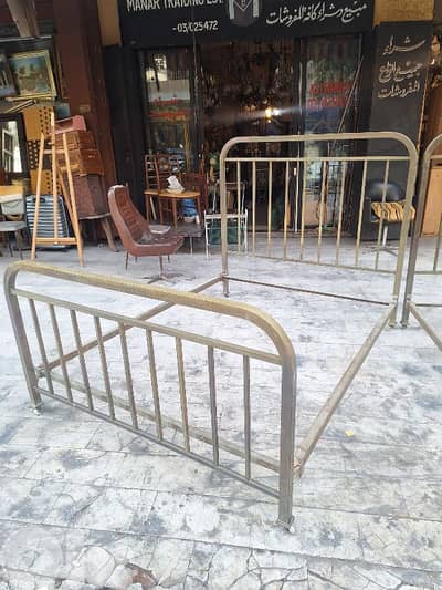 تخت نحاس فرنسي ارديكو انتيك مميز جدا اصلي قديم يوجد اثنان حسب الرغبة