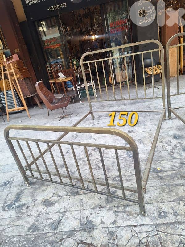 تخت نحاس فرنسي ارديكو انتيك مميز جدا اصلي قديم يوجد اثنان حسب الرغبة 1