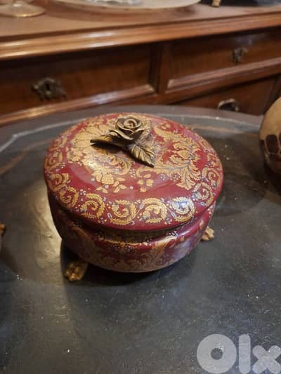 مطبقية بورسولان سافر مميز sévres