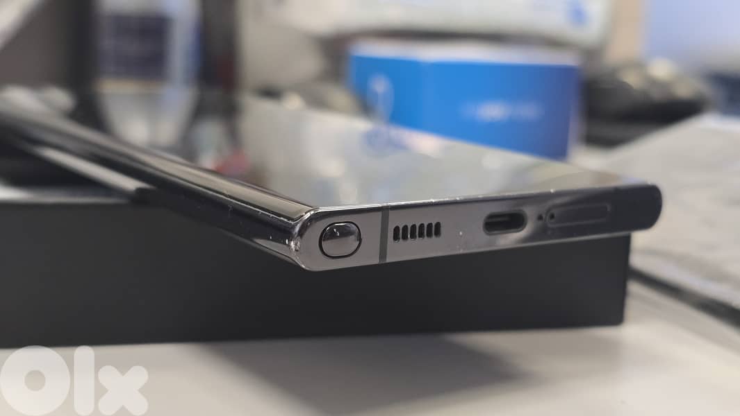 Samsung S22 Ultra - 12GB/256GB - 1 SIM+1 eSIM + Box +4 Covers 2