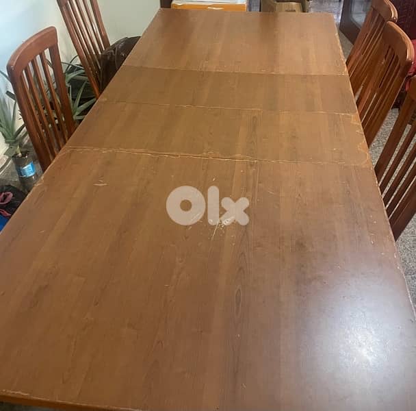 dinning table used but like new 1