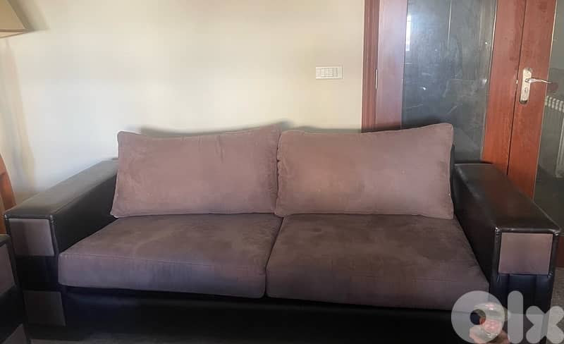 dinning table used but like new 2