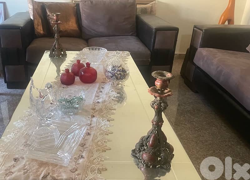 dinning table used but like new 5