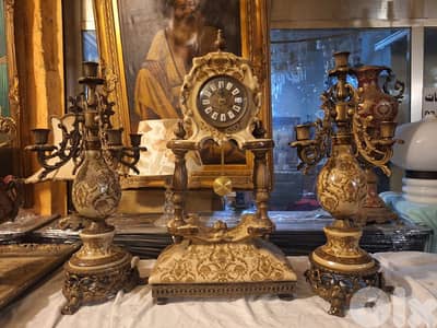 ساعة مع شمعدان عدد٢ بورسولان سافر ايطالي رائع جدا مميز للغاية