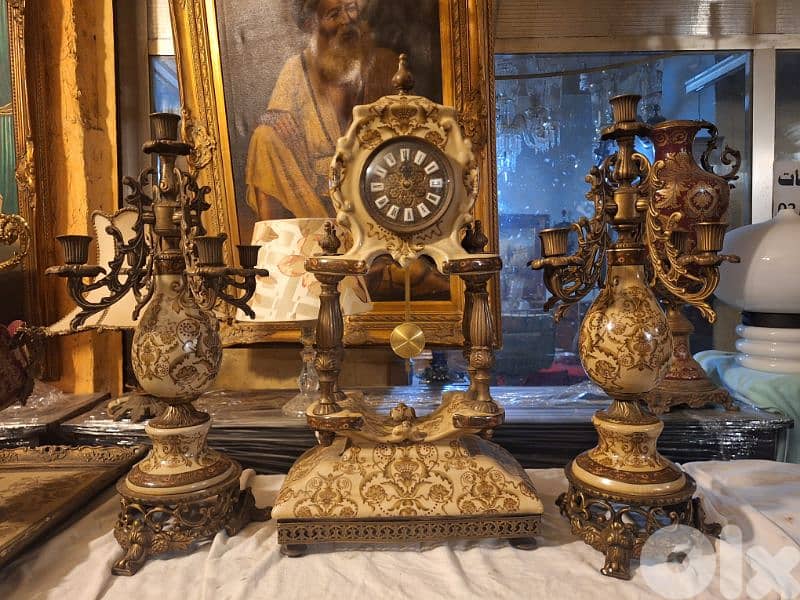 ساعة مع شمعدان عدد٢ بورسولان سافر ايطالي رائع جدا مميز للغاية 0