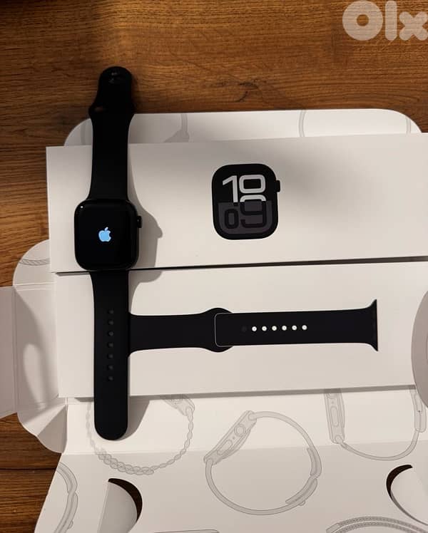 APPLE WATCH SERIES 10 (42MM, JET BLACK) + NATIVE UNION STRAP 1