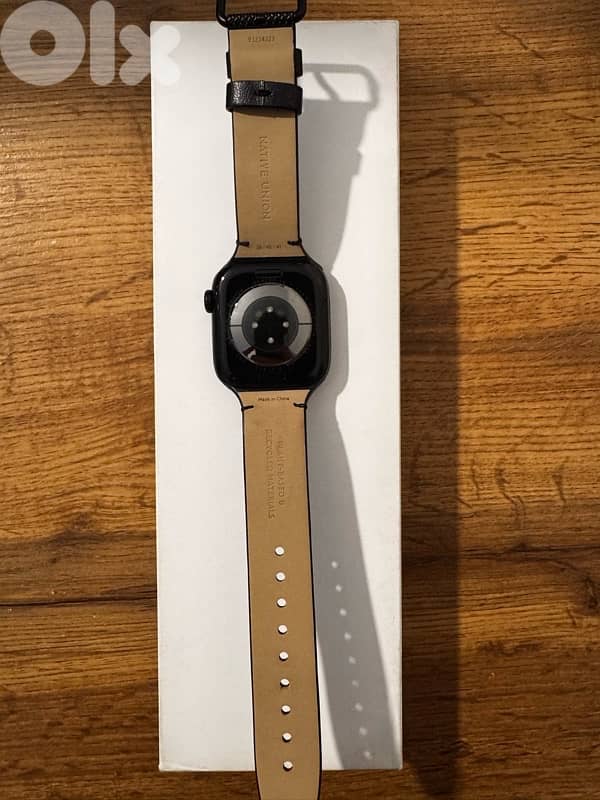 APPLE WATCH SERIES 10 (42MM, JET BLACK) + NATIVE UNION STRAP 7