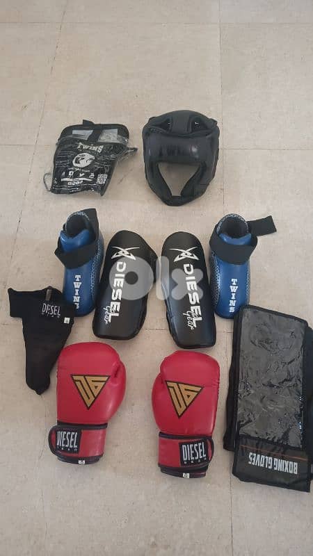 Full fighting gear size 10 to 14 years 0