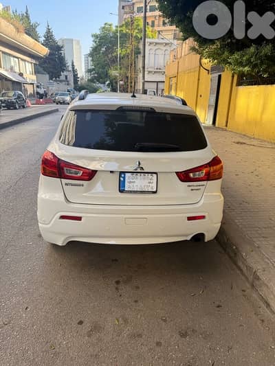 Mitsubishi Outlander 2011