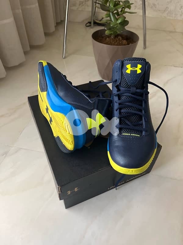 Underarmer basketball shoes 0