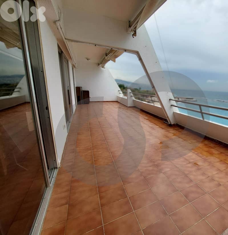 Directly on the beach -Heart of the town - Jbeil REF#YC129634 4