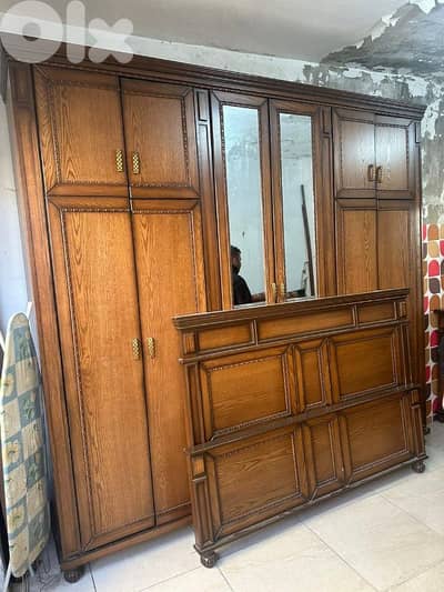 اوضة نوم ملكية طابقين خشب زان ولاتي ملبسة قشر سنديان شبه جديدة