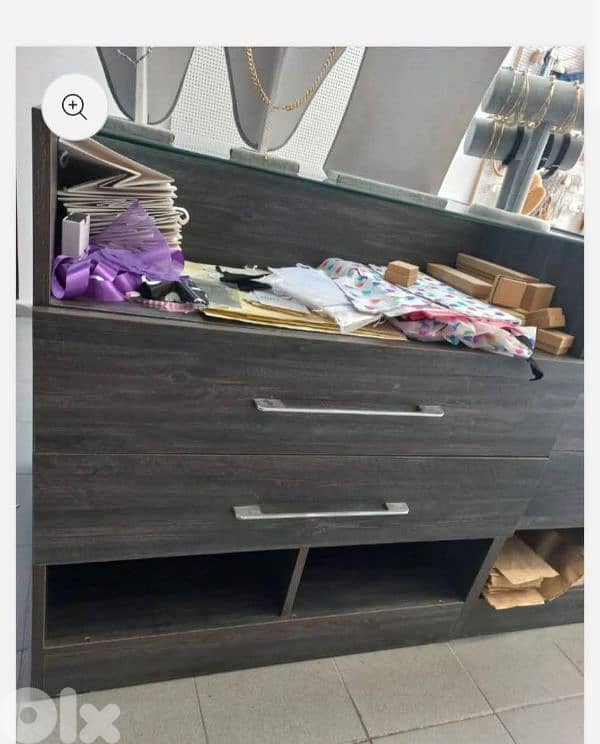 4 units for dressing room or shops ٤خزانات للعرض 0