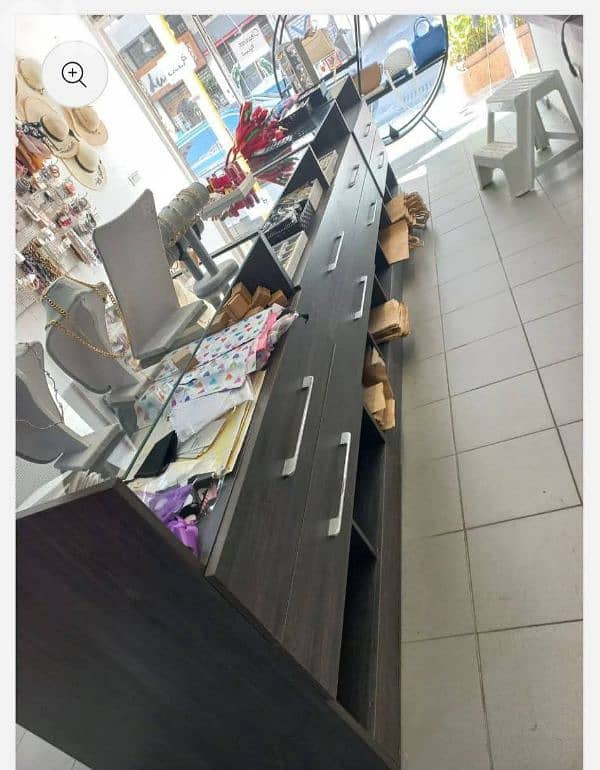 4 units for dressing room or shops ٤خزانات للعرض 1