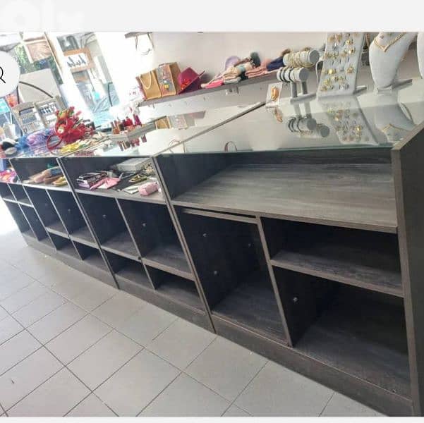 4 units for dressing room or shops ٤خزانات للعرض 2