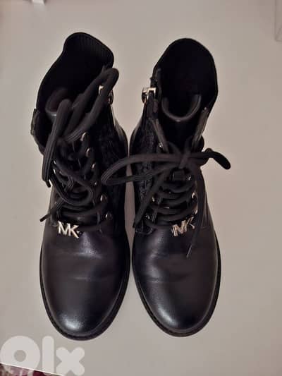 بوط اسود Michael Kors l