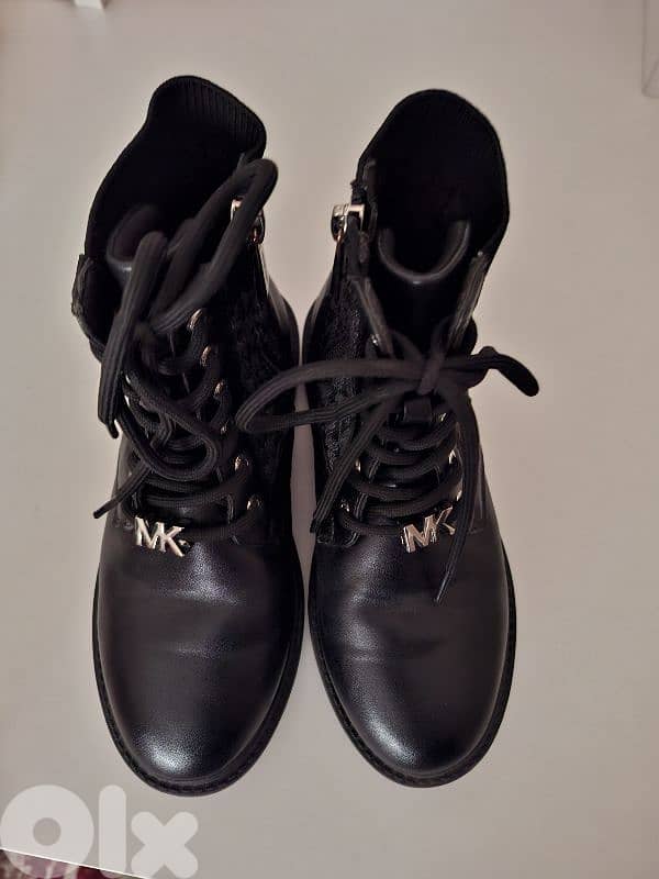 بوط اسود Michael Kors l 0