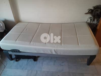 2 single beds (1 foldable)