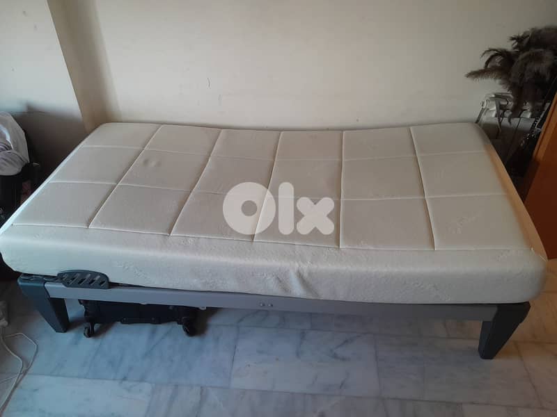 2 single beds (1 foldable) 0